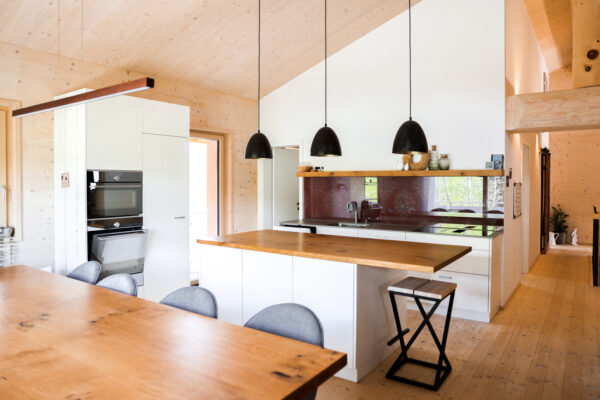 31_LogHome_Elementbau_Holz_Oberibrig_EFH_Photovoltaik_Holzhaus_Holzbau