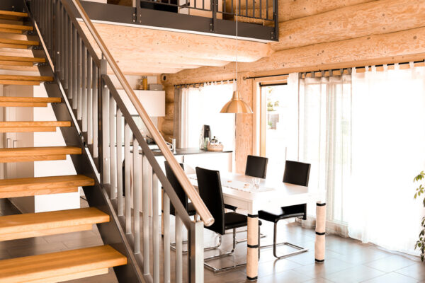 6_LogHome_Rundholzhaus_MFH_Gross_rustikal_modern_Holzhaus_Holzbau